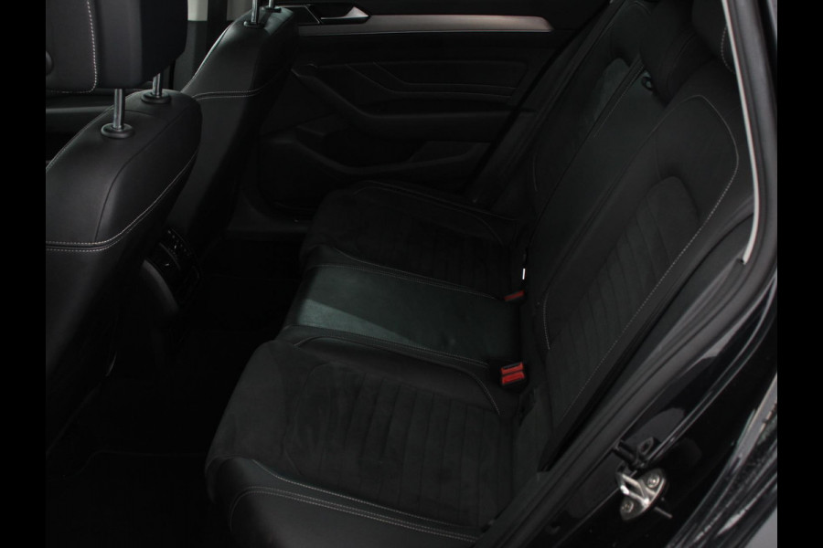 Volkswagen Passat Variant 1.5 TSI 150 pk DSG Elegance High Navigatie Apple Carplay/Android Auto Parkeersensoren Camera Elektrische achterklep Adaptieve Cruise Control Virtual Cockpit Afneembare trekhaak Ledverlichting Bestuurderstoel elektrisch