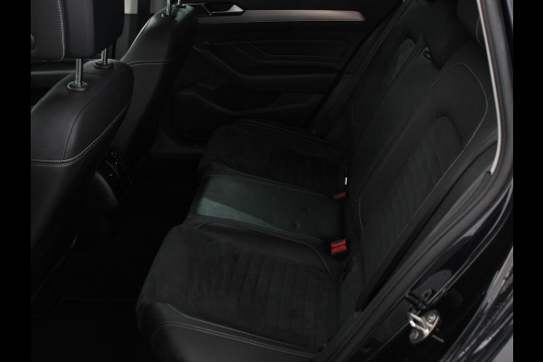 Volkswagen Passat Variant 1.5 TSI 150 pk DSG Elegance High Navigatie Apple Carplay/Android Auto Parkeersensoren Camera Elektrische achterklep Adaptieve Cruise Control Virtual Cockpit Afneembare trekhaak Ledverlichting Bestuurderstoel elektrisch