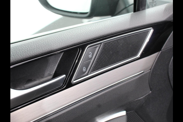 Volkswagen Passat Variant 1.5 TSI 150 pk DSG Elegance High Navigatie Apple Carplay/Android Auto Parkeersensoren Camera Elektrische achterklep Adaptieve Cruise Control Virtual Cockpit Afneembare trekhaak Ledverlichting Bestuurderstoel elektrisch