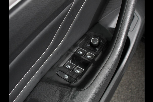 Volkswagen Passat Variant 1.5 TSI 150 pk DSG Elegance High Navigatie Apple Carplay/Android Auto Parkeersensoren Camera Elektrische achterklep Adaptieve Cruise Control Virtual Cockpit Afneembare trekhaak Ledverlichting Bestuurderstoel elektrisch