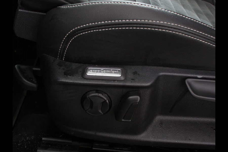 Volkswagen Passat Variant 1.5 TSI 150 pk DSG Elegance High Navigatie Apple Carplay/Android Auto Parkeersensoren Camera Elektrische achterklep Adaptieve Cruise Control Virtual Cockpit Afneembare trekhaak Ledverlichting Bestuurderstoel elektrisch