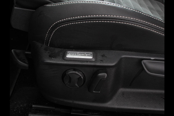 Volkswagen Passat Variant 1.5 TSI 150 pk DSG Elegance High Navigatie Apple Carplay/Android Auto Parkeersensoren Camera Elektrische achterklep Adaptieve Cruise Control Virtual Cockpit Afneembare trekhaak Ledverlichting Bestuurderstoel elektrisch
