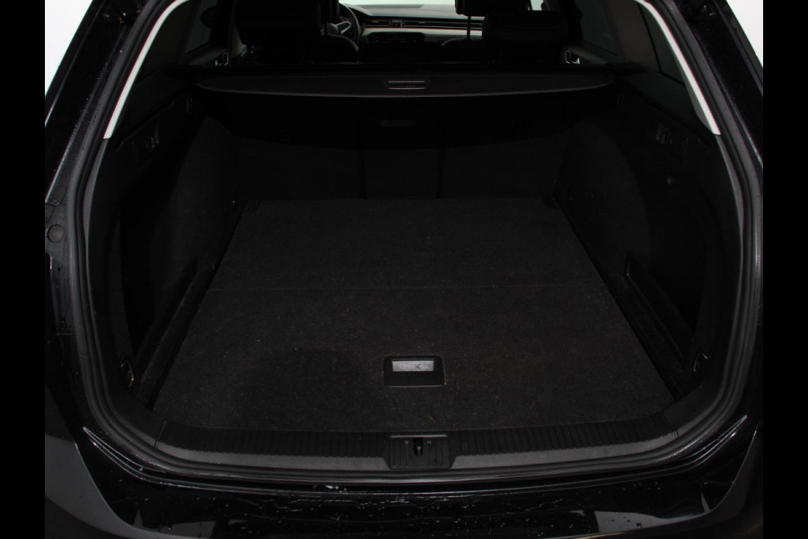 Volkswagen Passat Variant 1.5 TSI 150 pk DSG Elegance High Navigatie Apple Carplay/Android Auto Parkeersensoren Camera Elektrische achterklep Adaptieve Cruise Control Virtual Cockpit Afneembare trekhaak Ledverlichting Bestuurderstoel elektrisch
