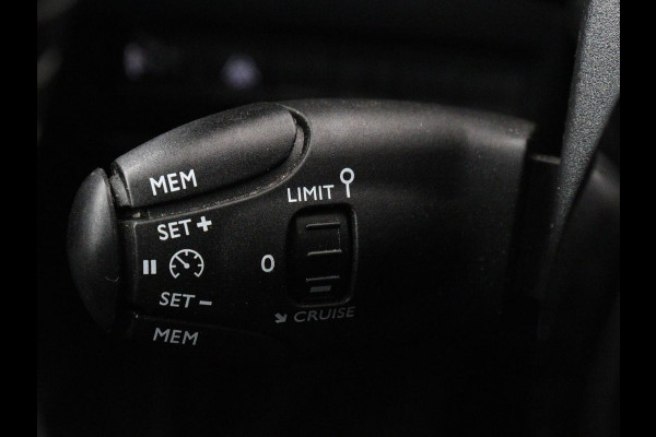 Peugeot e-208 EV Active 50 kWh | SOH 92,2% | Stoelverwarming | Carplay | Climate control | Bluetooth | Cruise control | Keyless start