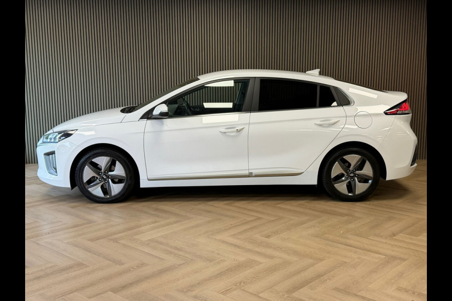 Hyundai IONIQ 1.6 GDi Premium - Plus Sky AIRCO NAVIGATIE CAMERA APPLE CARPLAY USB BLUETOOTH PDC STOEL/STUURVERWARMING KEYLESS-GO