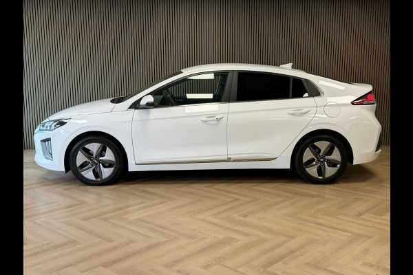 Hyundai IONIQ 1.6 GDi Premium - Plus Sky AIRCO NAVIGATIE CAMERA APPLE CARPLAY USB BLUETOOTH PDC STOEL/STUURVERWARMING KEYLESS-GO