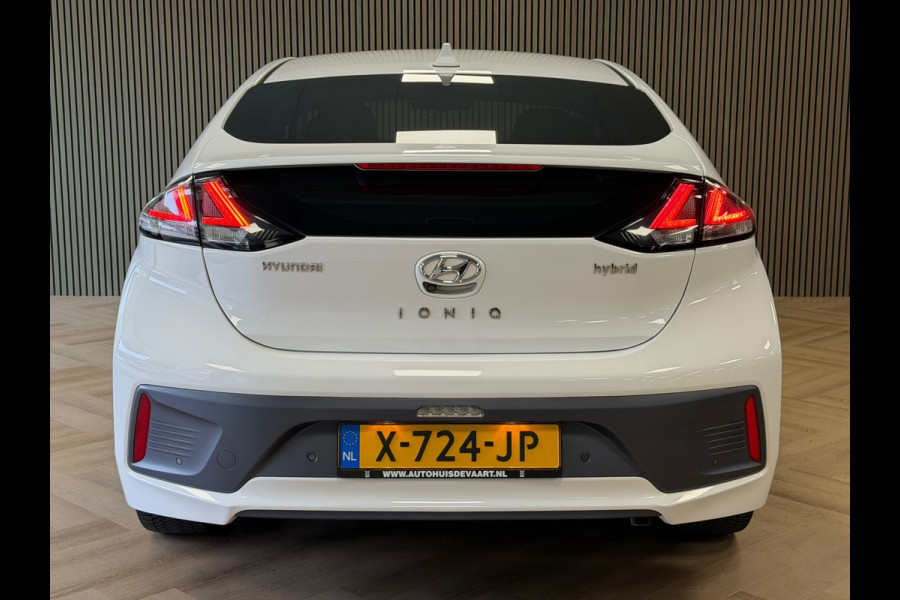 Hyundai IONIQ 1.6 GDi Premium - Plus Sky AIRCO NAVIGATIE CAMERA APPLE CARPLAY USB BLUETOOTH PDC STOEL/STUURVERWARMING KEYLESS-GO
