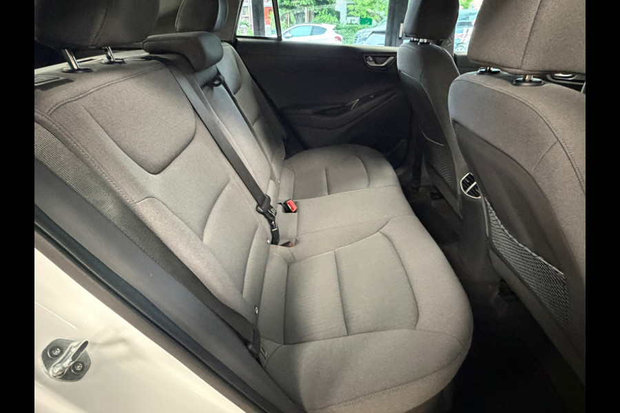 Hyundai IONIQ 1.6 GDi Premium - Plus Sky AIRCO NAVIGATIE CAMERA APPLE CARPLAY USB BLUETOOTH PDC STOEL/STUURVERWARMING KEYLESS-GO