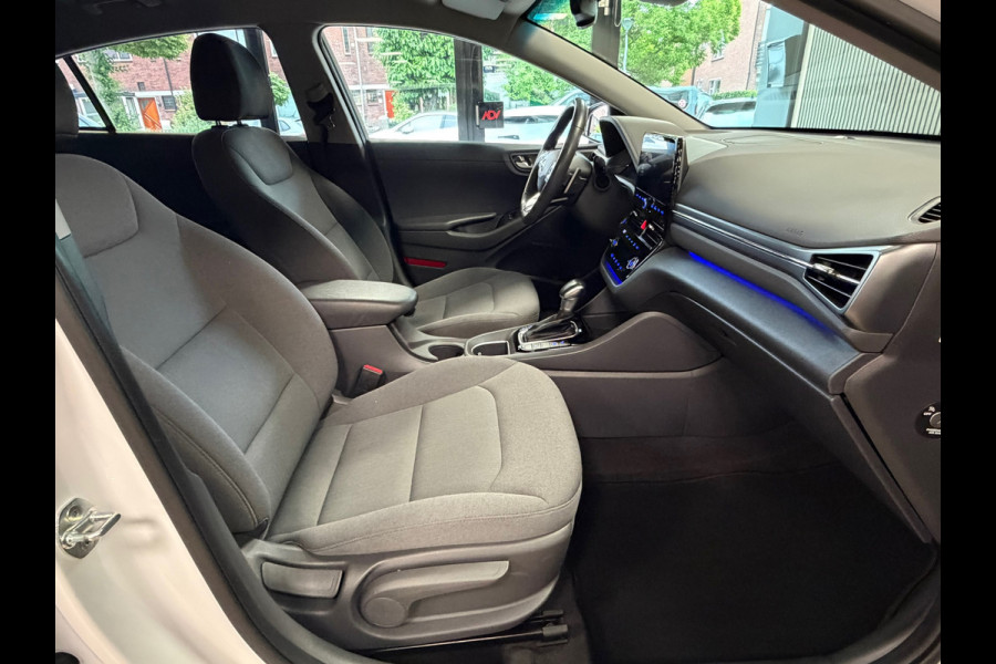 Hyundai IONIQ 1.6 GDi Premium - Plus Sky AIRCO NAVIGATIE CAMERA APPLE CARPLAY USB BLUETOOTH PDC STOEL/STUURVERWARMING KEYLESS-GO