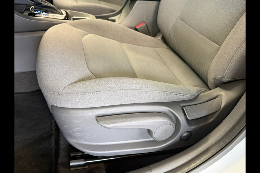 Hyundai IONIQ 1.6 GDi Premium - Plus Sky AIRCO NAVIGATIE CAMERA APPLE CARPLAY USB BLUETOOTH PDC STOEL/STUURVERWARMING KEYLESS-GO