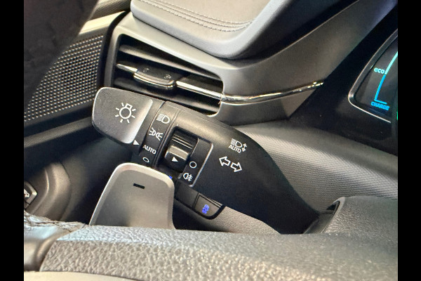 Hyundai IONIQ 1.6 GDi Premium - Plus Sky AIRCO NAVIGATIE CAMERA APPLE CARPLAY USB BLUETOOTH PDC STOEL/STUURVERWARMING KEYLESS-GO