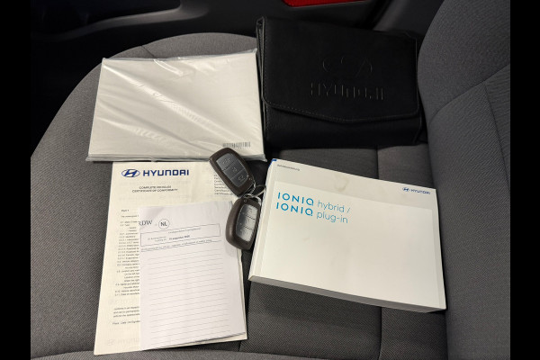 Hyundai IONIQ 1.6 GDi Premium - Plus Sky AIRCO NAVIGATIE CAMERA APPLE CARPLAY USB BLUETOOTH PDC STOEL/STUURVERWARMING KEYLESS-GO