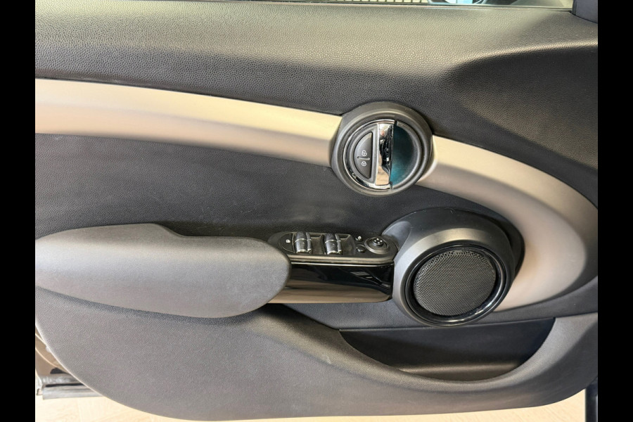 MINI 5-deurs 1.5 Cooper AUT. NAVIGATIE PDC STOELVERWARMING APPLE CARPLAY CRUISE USB KEYLESS-GO