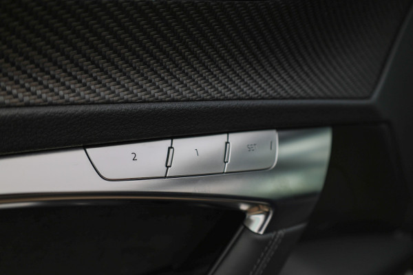 Audi RS6 Avant RS 6 TFSI quattro | DYNAMIC PLUS | KERAMISCH | CARBON | HUD | B&O | KOELING | NIGHTVISION | 4WIELSTURING |