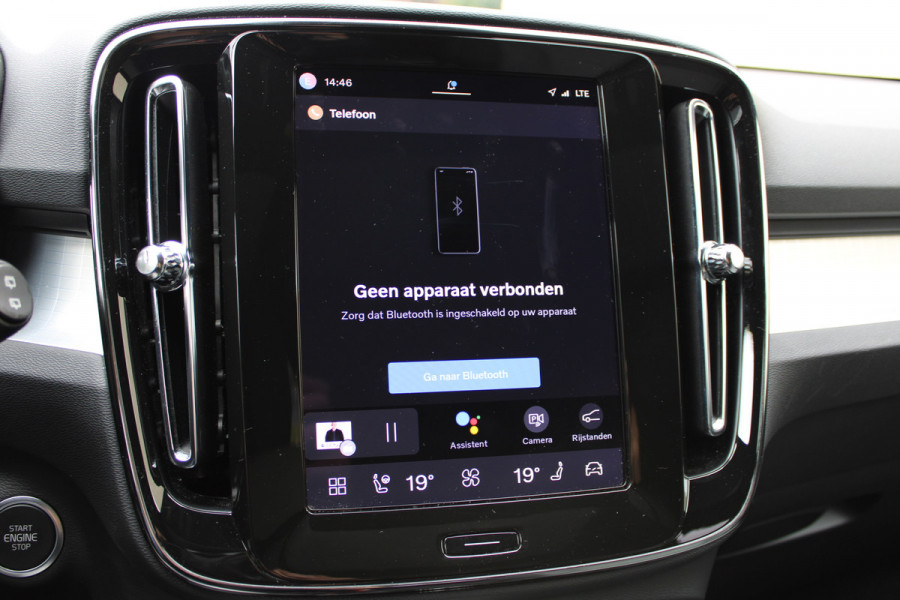 Volvo XC40 2.0 B3 Plus Black Edition | Trekhaak Actie! | Panoramadak | 360 Camera | H&K | 20'' | Google