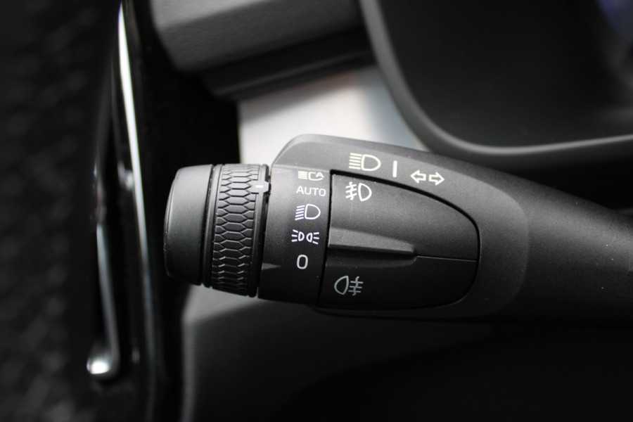 Volvo XC40 2.0 B3 Plus Black Edition | Trekhaak Actie! | Panoramadak | 360 Camera | H&K | 20'' | Google