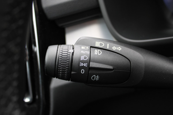 Volvo XC40 2.0 B3 Plus Black Edition | Trekhaak Actie! | Panoramadak | 360 Camera | H&K | 20'' | Google