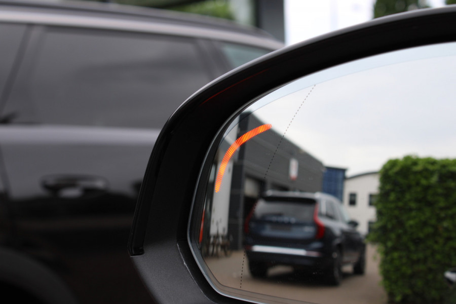 Volvo XC40 2.0 B3 Plus Black Edition | Trekhaak Actie! | Panoramadak | 360 Camera | H&K | 20'' | Google