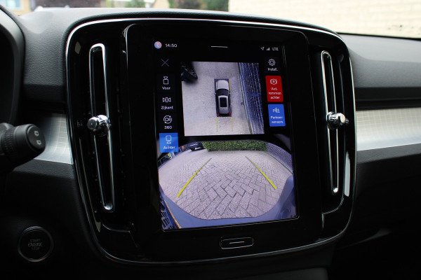 Volvo XC40 2.0 B3 Plus Black Edition | Trekhaak Actie! | Panoramadak | 360 Camera | H&K | 20'' | Google
