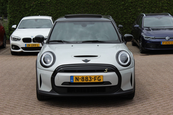 MINI Electric MINI Yours 33 kWh / SoH 95,3% / Panoramadak / Leder / Keyless / 17'' / CarPlay / Navigatie / Stuur+Stoelverwarming / Cruise Control / LED Koplampen