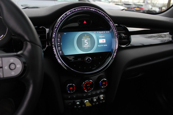 MINI Electric MINI Yours 33 kWh / SoH 95,3% / Panoramadak / Leder / Keyless / 17'' / CarPlay / Navigatie / Stuur+Stoelverwarming / Cruise Control / LED Koplampen