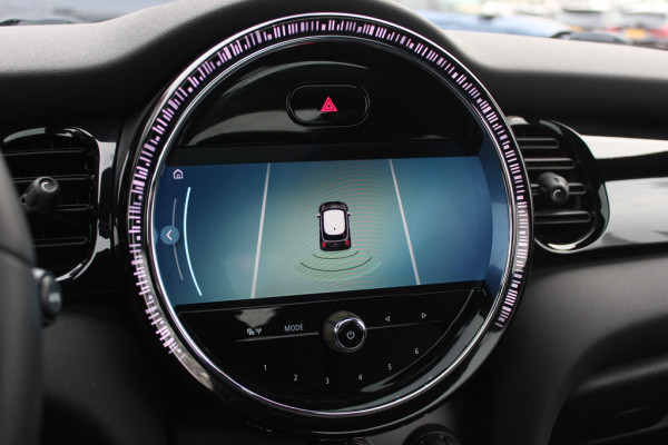 MINI Electric MINI Yours 33 kWh / SoH 95,3% / Panoramadak / Leder / Keyless / 17'' / CarPlay / Navigatie / Stuur+Stoelverwarming / Cruise Control / LED Koplampen