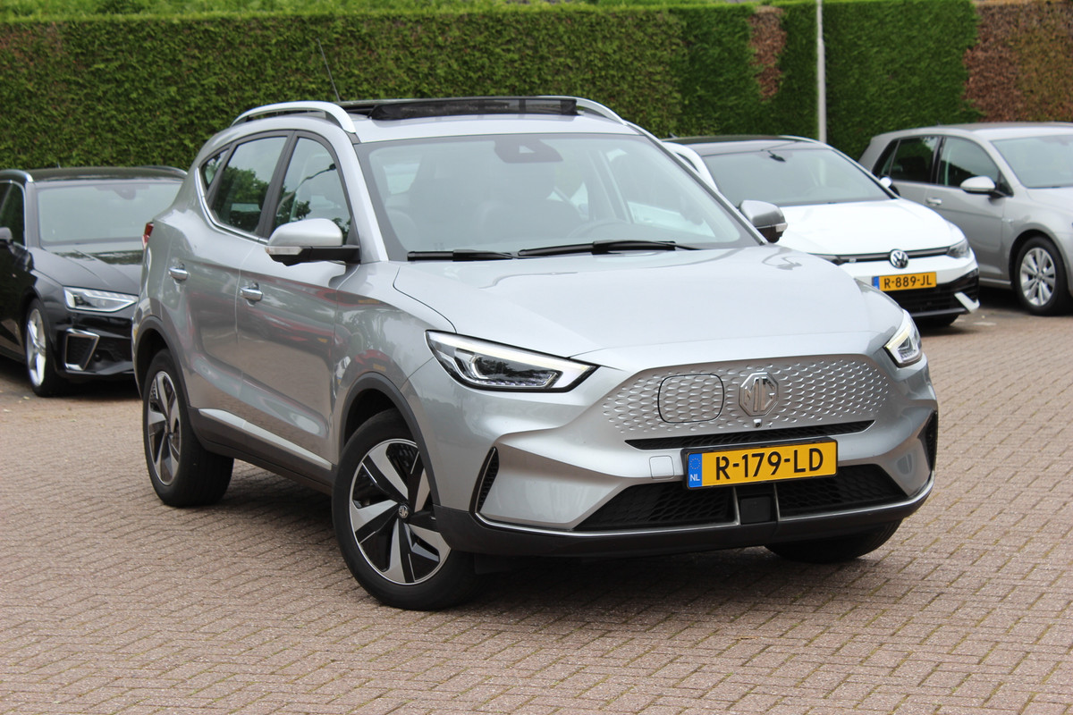 MG Mg zs ev EV Long Range Luxury 70 kWh / SoH 93,9% / Panoramadak / Camera / Leder / CarPlay / Keyless / 17'' / Stoelverwarming / Dodehoek / DAB / ACC