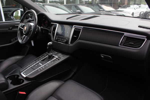 Porsche Macan 2.0 / Panoramadak / Camera / Luchtvering / Bose / 21'' / Sportchrono / Leder / Navigatie / Stoelverwarming / DAB / Cruise Control
