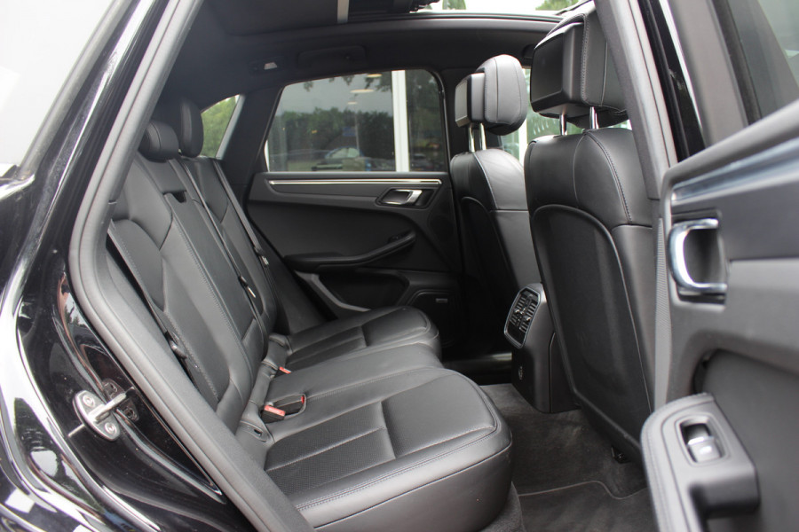 Porsche Macan 2.0 / Panoramadak / Camera / Luchtvering / Bose / 21'' / Sportchrono / Leder / Navigatie / Stoelverwarming / DAB / Cruise Control