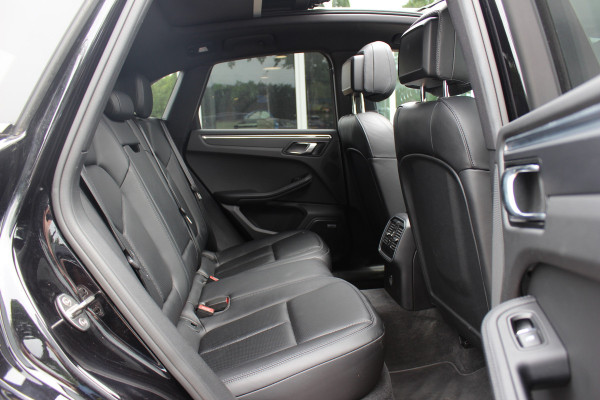 Porsche Macan 2.0 / Panoramadak / Camera / Luchtvering / Bose / 21'' / Sportchrono / Leder / Navigatie / Stoelverwarming / DAB / Cruise Control