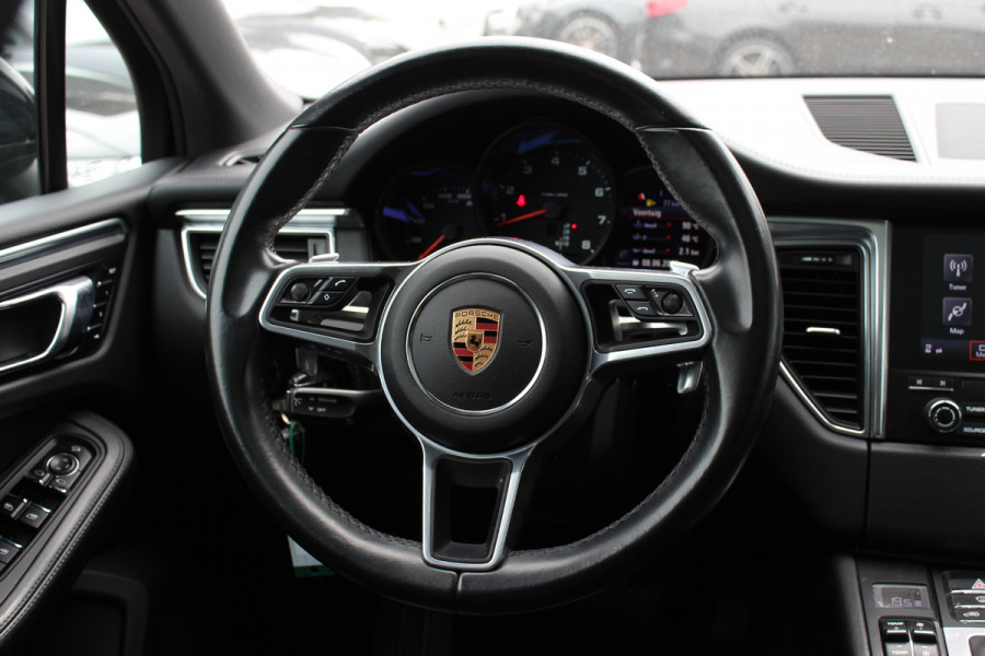 Porsche Macan 2.0 / Panoramadak / Camera / Luchtvering / Bose / 21'' / Sportchrono / Leder / Navigatie / Stoelverwarming / DAB / Cruise Control
