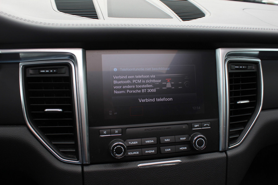 Porsche Macan 2.0 / Panoramadak / Camera / Luchtvering / Bose / 21'' / Sportchrono / Leder / Navigatie / Stoelverwarming / DAB / Cruise Control