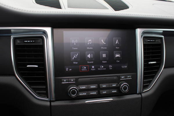 Porsche Macan 2.0 / Panoramadak / Camera / Luchtvering / Bose / 21'' / Sportchrono / Leder / Navigatie / Stoelverwarming / DAB / Cruise Control