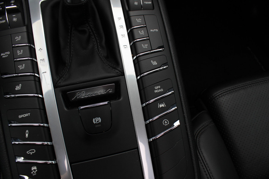 Porsche Macan 2.0 / Panoramadak / Camera / Luchtvering / Bose / 21'' / Sportchrono / Leder / Navigatie / Stoelverwarming / DAB / Cruise Control