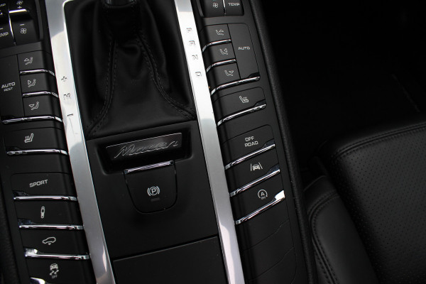 Porsche Macan 2.0 / Panoramadak / Camera / Luchtvering / Bose / 21'' / Sportchrono / Leder / Navigatie / Stoelverwarming / DAB / Cruise Control