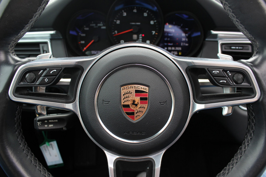 Porsche Macan 2.0 / Panoramadak / Camera / Luchtvering / Bose / 21'' / Sportchrono / Leder / Navigatie / Stoelverwarming / DAB / Cruise Control