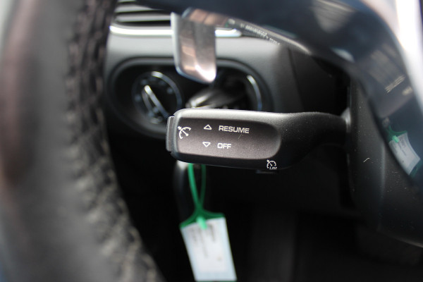Porsche Macan 2.0 / Panoramadak / Camera / Luchtvering / Bose / 21'' / Sportchrono / Leder / Navigatie / Stoelverwarming / DAB / Cruise Control