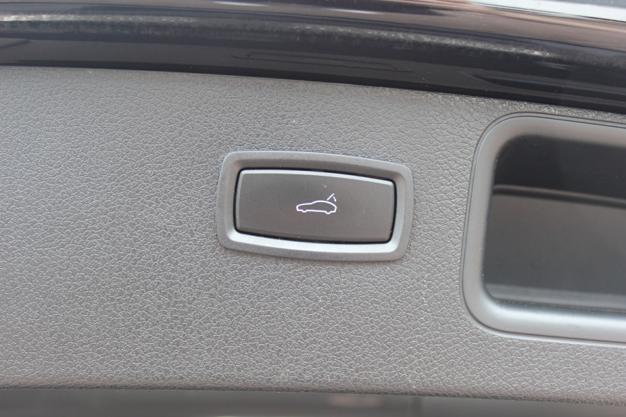 Porsche Macan 2.0 / Panoramadak / Camera / Luchtvering / Bose / 21'' / Sportchrono / Leder / Navigatie / Stoelverwarming / DAB / Cruise Control