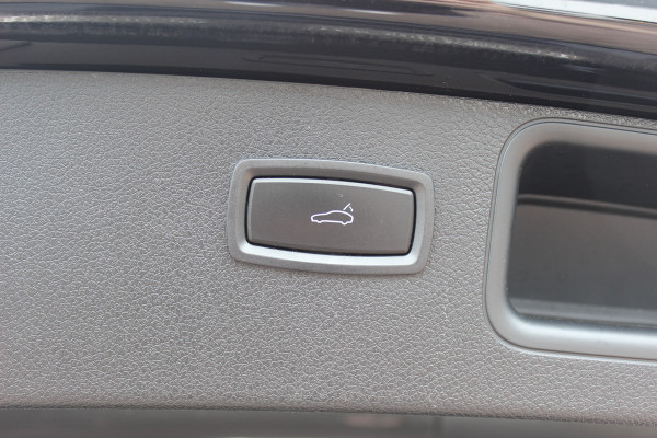 Porsche Macan 2.0 / Panoramadak / Camera / Luchtvering / Bose / 21'' / Sportchrono / Leder / Navigatie / Stoelverwarming / DAB / Cruise Control