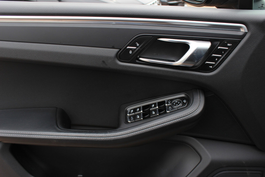 Porsche Macan 2.0 / Panoramadak / Camera / Luchtvering / Bose / 21'' / Sportchrono / Leder / Navigatie / Stoelverwarming / DAB / Cruise Control