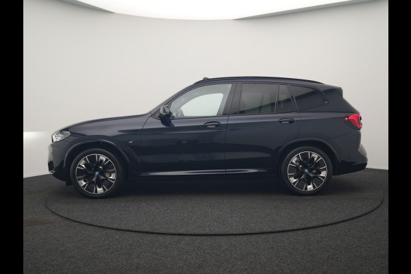 BMW iX3 M Sport 80 kWh 286pk Dealer O.H. | Trekhaak Af Fabriek | Panodak | Head Up | 360 Camera | Harman / Kardon | Lederen Sportstoelen Memory & Verwarmd | Keyless | Blis | Sfeerverlichting | 20"L.M | Adaptive LED |