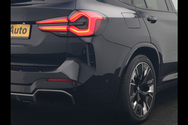 BMW iX3 M Sport 80 kWh 286pk Dealer O.H. | Trekhaak Af Fabriek | Panodak | Head Up | 360 Camera | Harman / Kardon | Lederen Sportstoelen Memory & Verwarmd | Keyless | Blis | Sfeerverlichting | 20"L.M | Adaptive LED |