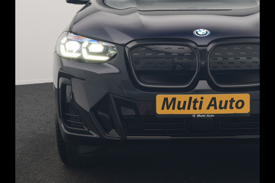 BMW iX3 M Sport 80 kWh 286pk Dealer O.H. | Trekhaak Af Fabriek | Panodak | Head Up | 360 Camera | Harman / Kardon | Lederen Sportstoelen Memory & Verwarmd | Keyless | Blis | Sfeerverlichting | 20"L.M | Adaptive LED |