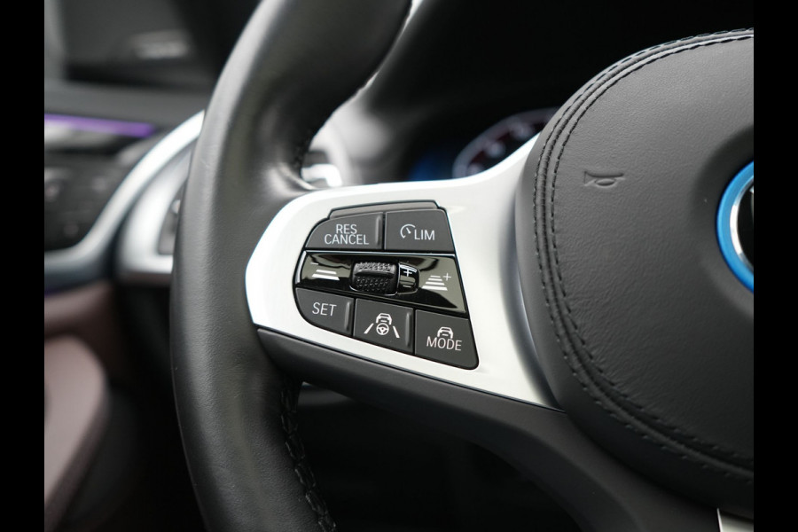 BMW iX3 M Sport 80 kWh 286pk Dealer O.H. | Trekhaak Af Fabriek | Panodak | Head Up | 360 Camera | Harman / Kardon | Lederen Sportstoelen Memory & Verwarmd | Keyless | Blis | Sfeerverlichting | 20"L.M | Adaptive LED |