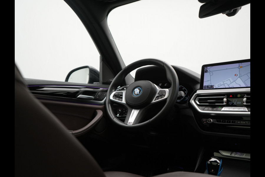 BMW iX3 M Sport 80 kWh 286pk Dealer O.H. | Trekhaak Af Fabriek | Panodak | Head Up | 360 Camera | Harman / Kardon | Lederen Sportstoelen Memory & Verwarmd | Keyless | Blis | Sfeerverlichting | 20"L.M | Adaptive LED |