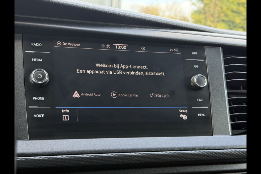 Volkswagen Transporter 2.0 TDI 111 PK HIGHLINE / STARLIGHT BLUE METALLIC / L2H1 / TREKHAAK / CAMERA / CRUISE / AIRCO