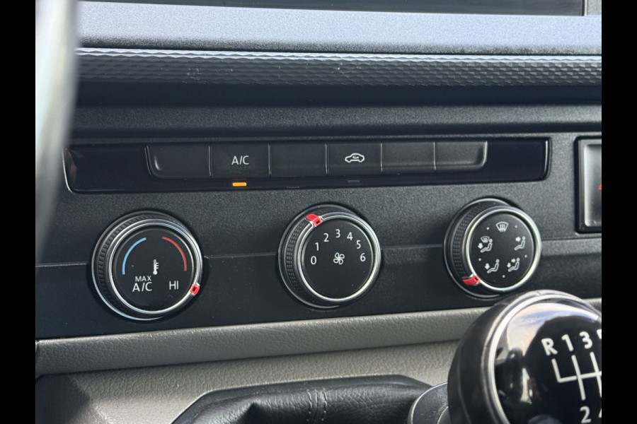 Volkswagen Transporter 2.0 TDI 111 PK HIGHLINE / STARLIGHT BLUE METALLIC / L2H1 / TREKHAAK / CAMERA / CRUISE / AIRCO