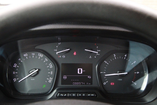 Citroën Jumpy 2.0 BlueHDI 120PK Driver / Trekhaak / App connect / 3 zits