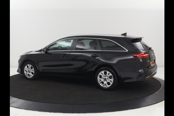 Kia Ceed 1.5 T-GDi DynamicPlusLine | Stoelverwarming | Adaptive cruise | Camera | Carplay | Half leder | Stuurverwarming | Navigatie | Full LED | Side Assist | Climate control | Parkeerhulp | Keyless | Elektrische klep