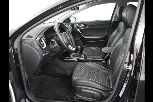 Kia Ceed 1.5 T-GDi DynamicPlusLine | Stoelverwarming | Adaptive cruise | Camera | Carplay | Half leder | Stuurverwarming | Navigatie | Full LED | Side Assist | Climate control | Parkeerhulp | Keyless | Elektrische klep